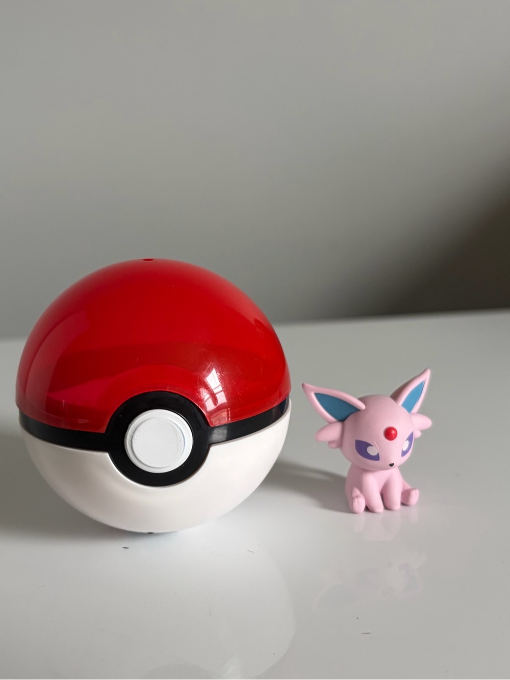 Pokemon - Espeon figurine with pokeball toy